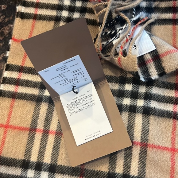 Burberry Mini Classic Vintage Check Cashmere Scarf - Picture 4 of 6